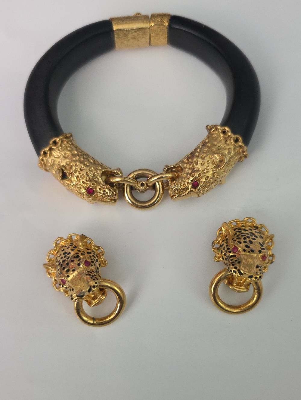 Gold-Tone Leopard Head Bracelet and Earrinng Set The Duchess of Windsor Panther